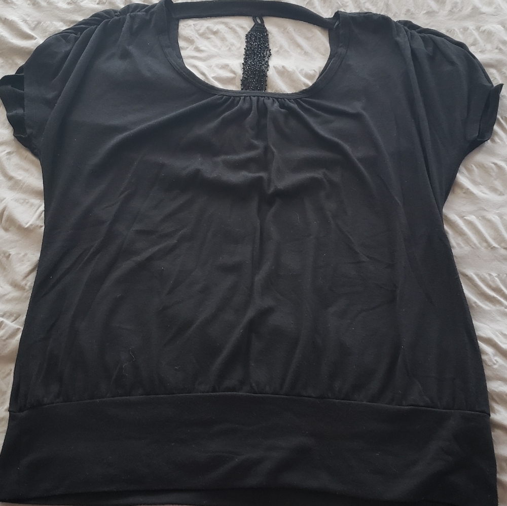 Short sleeve shirt with beading